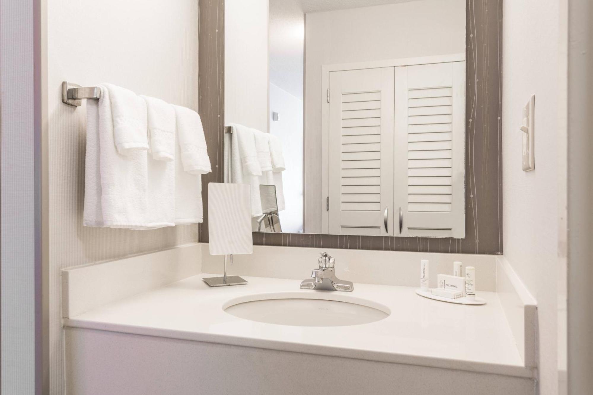 Courtyard By Marriott Hotel